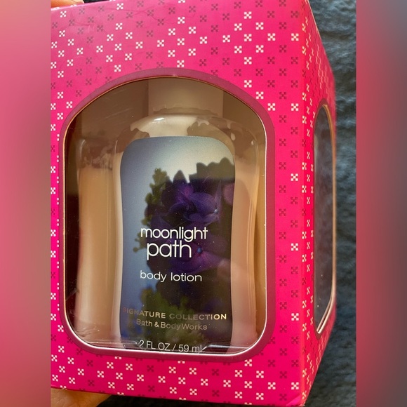 NWT Bath and body works, set of 5 body lotions total 10 oz or 2 FL OZ each - Picture 4 of 8